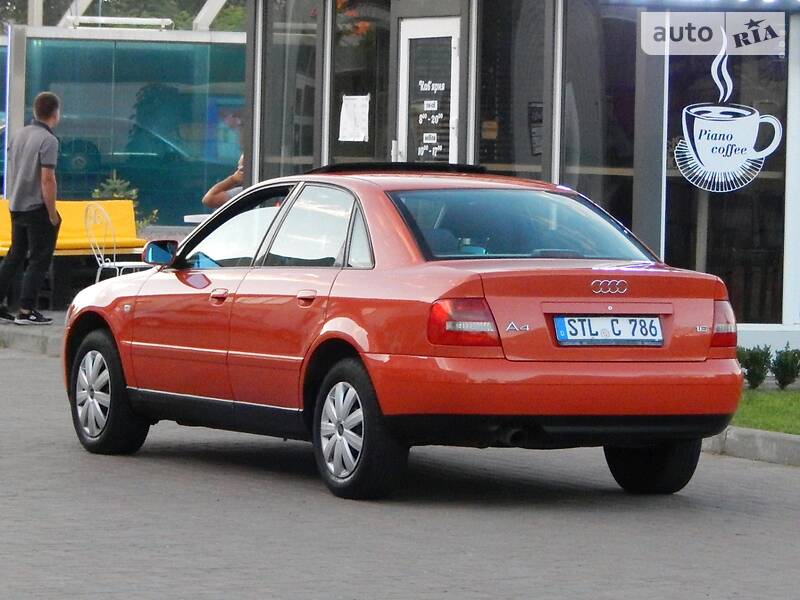 Седан Audi A4 2000 в Сарнах