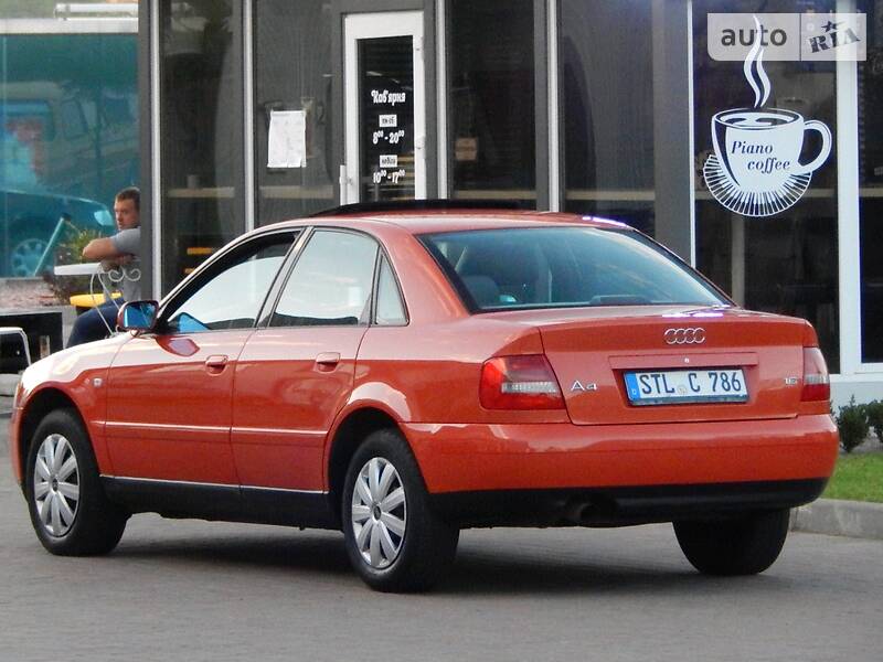 Седан Audi A4 2000 в Сарнах