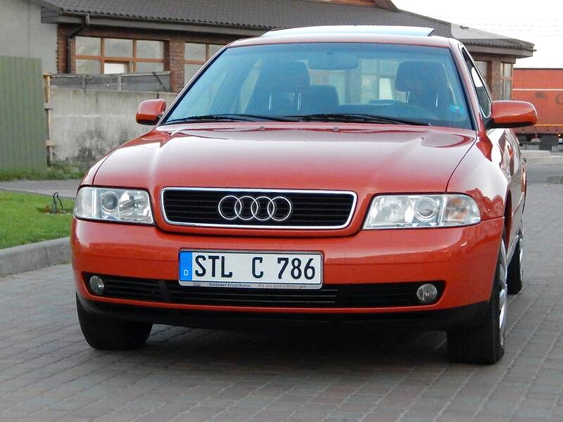 Седан Audi A4 2000 в Сарнах