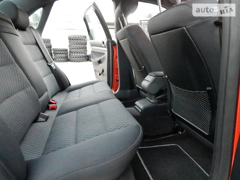 Седан Audi A4 2000 в Сарнах