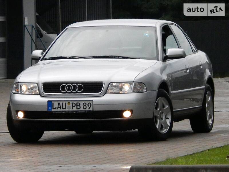 Седан Audi A4 2000 в Сарнах