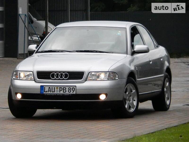 Седан Audi A4 2000 в Сарнах