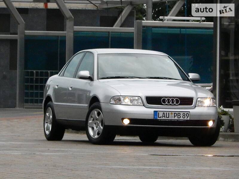 Седан Audi A4 2000 в Сарнах