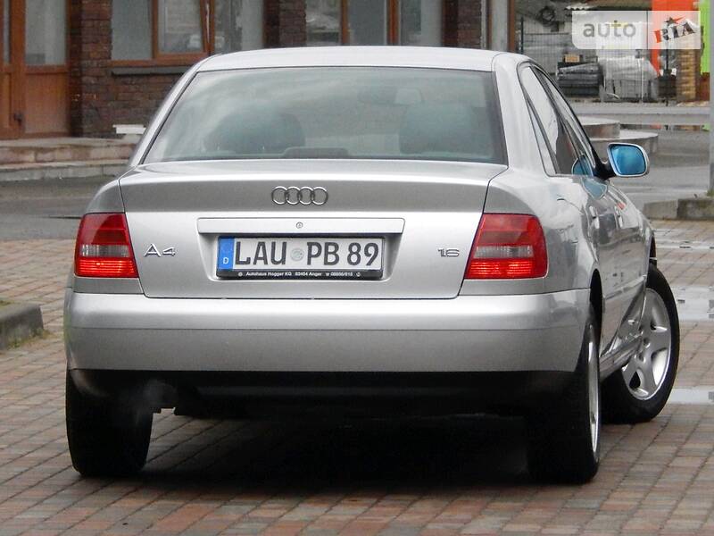 Седан Audi A4 2000 в Сарнах