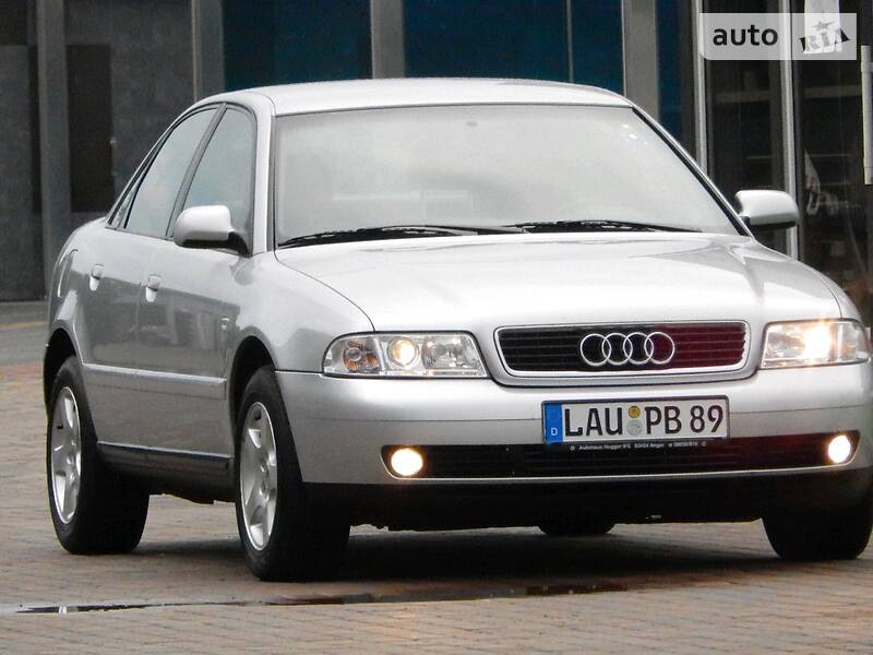 Седан Audi A4 2000 в Сарнах
