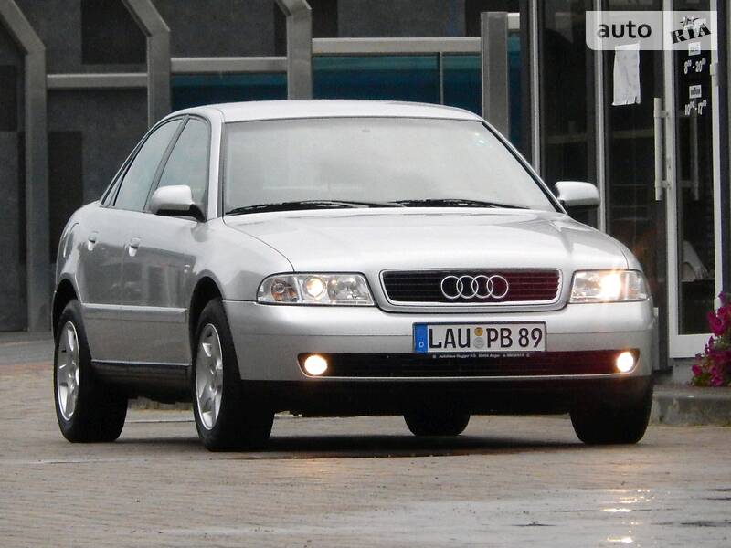 Седан Audi A4 2000 в Сарнах