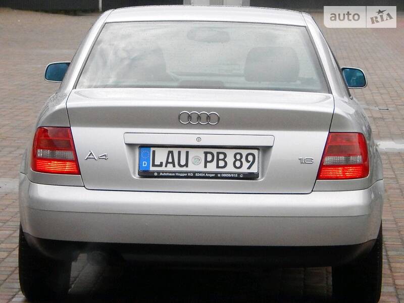 Седан Audi A4 2000 в Сарнах