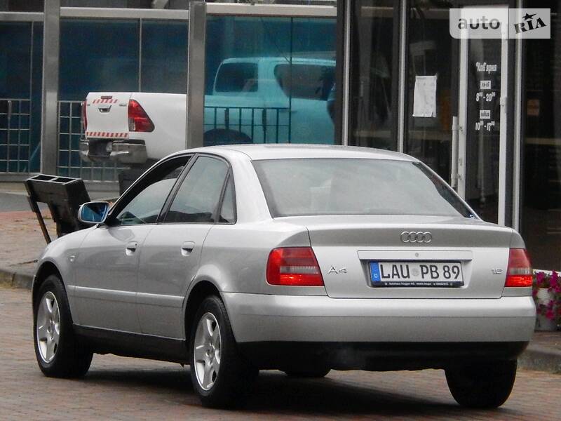 Седан Audi A4 2000 в Сарнах