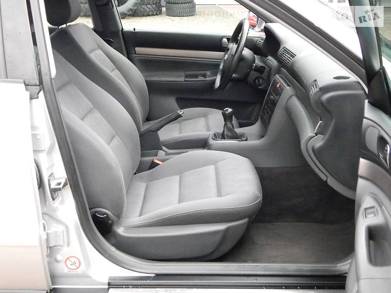 Седан Audi A4 2000 в Сарнах