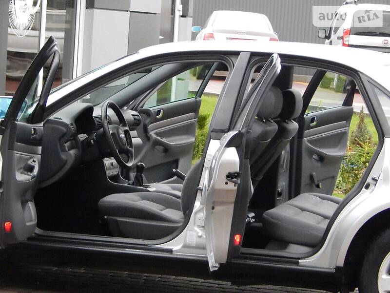 Седан Audi A4 2000 в Сарнах