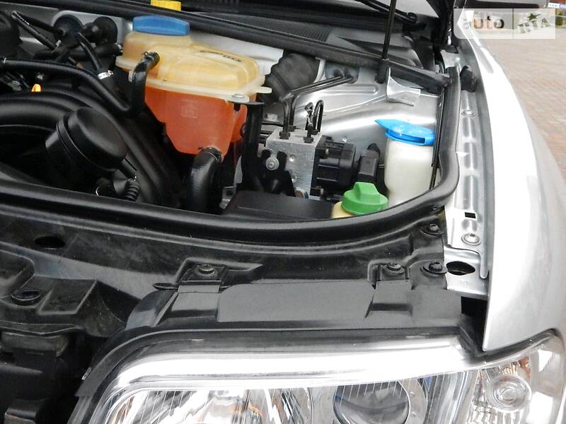 Седан Audi A4 2000 в Сарнах