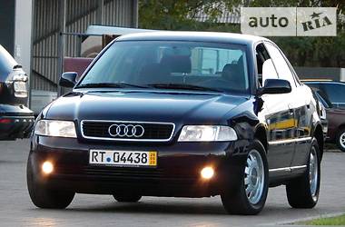 Седан Audi A4 2000 в Сарнах