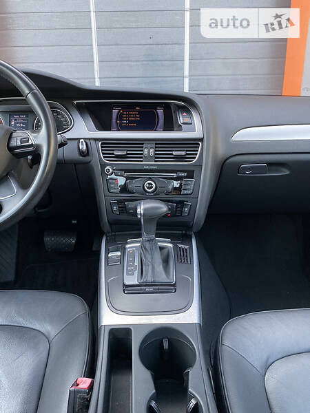 Седан Audi A4 2012 в Киеве