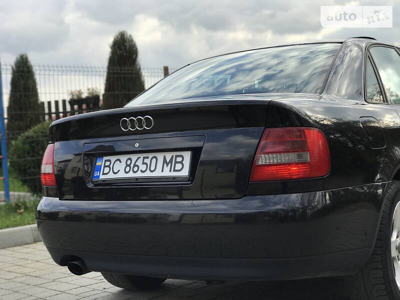 Седан Audi A4 2000 в Стрые
