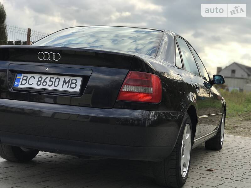 Седан Audi A4 2000 в Стрые