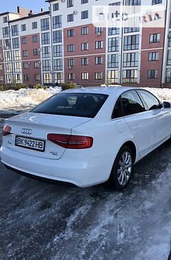 Седан Audi A4 2012 в Рівному