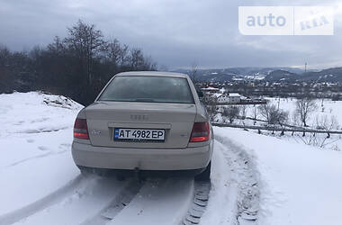 Седан Audi A4 1999 в Надворной