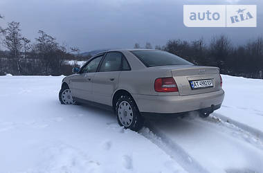 Седан Audi A4 1999 в Надворной