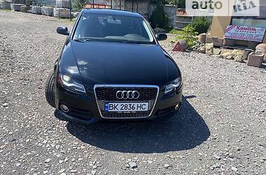 Седан Audi A4 2011 в Ровно