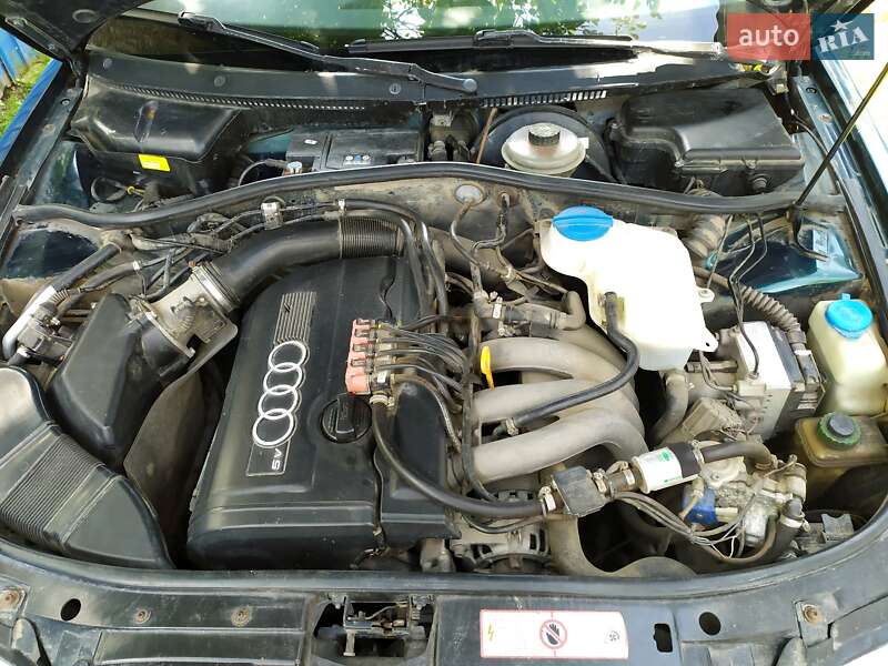 Седан Audi A4 1996 в Теплике
