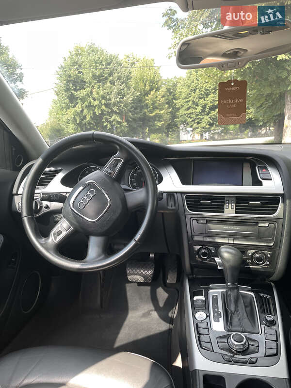Седан Audi A4 2010 в Гайсине
