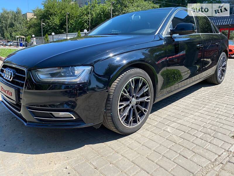 Седан Audi A4 2012 в 
