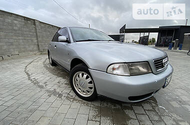 Седан Audi A4 1996 в Львове