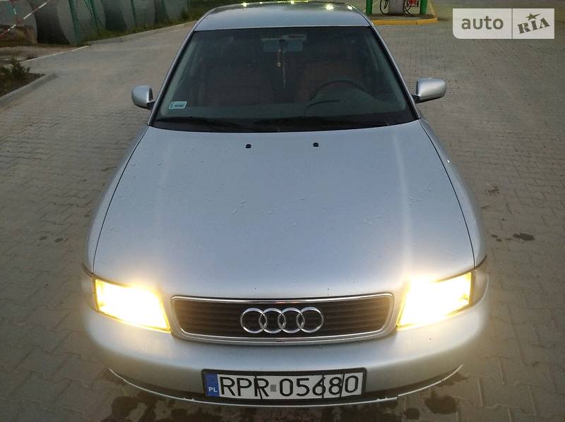 Седан Audi A4 2000 в Турке