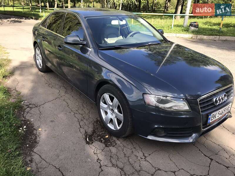 Седан Audi A4 2009 в Ровно