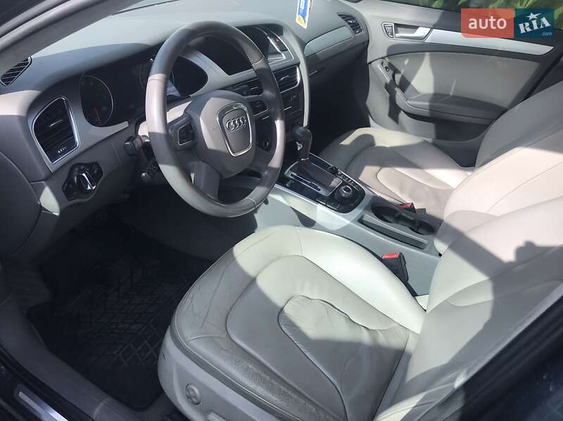 Седан Audi A4 2009 в Ровно