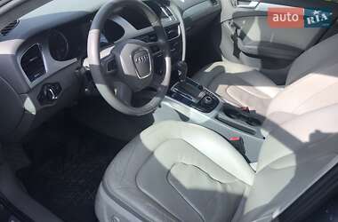 Седан Audi A4 2009 в Ровно