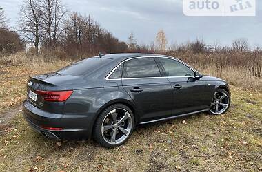 Седан Audi A4 2017 в 