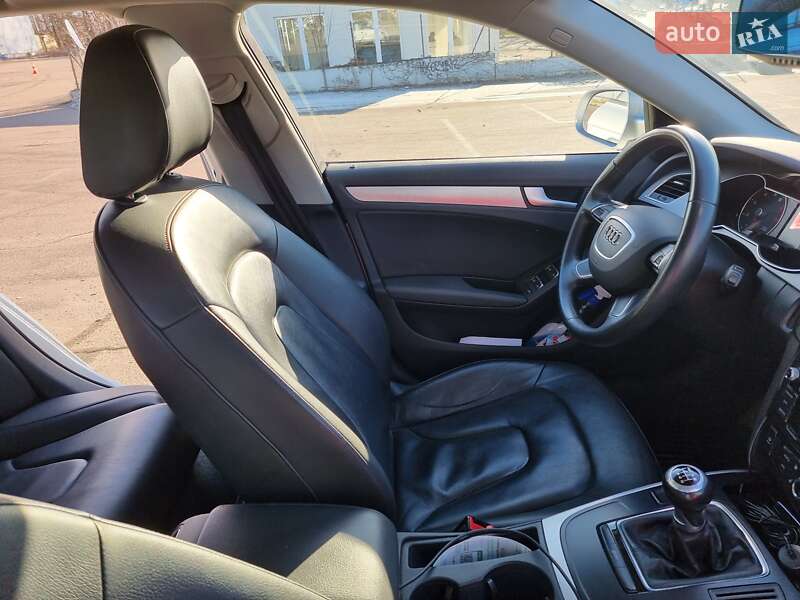Седан Audi A4 2013 в Миколаєві