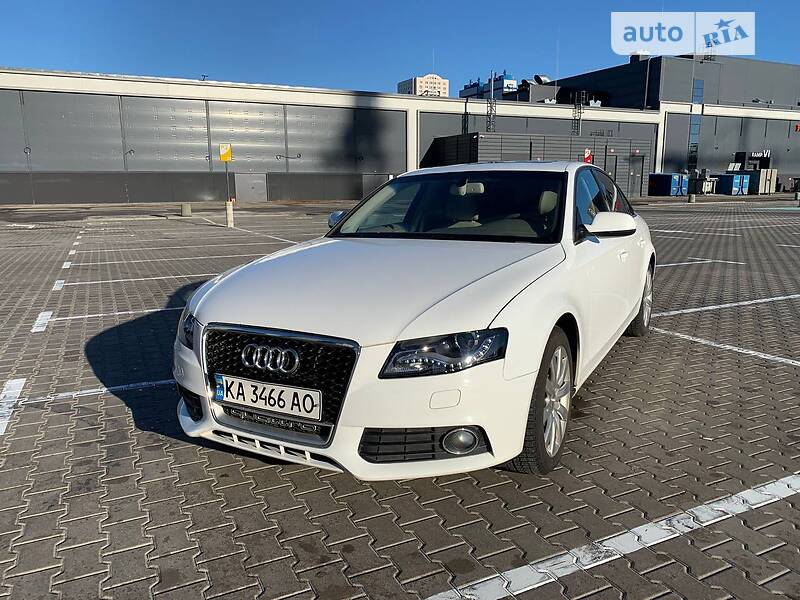 Седан Audi A4 2011 в Львове