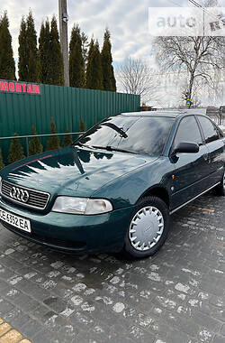 Седан Audi A4 1996 в Самборе