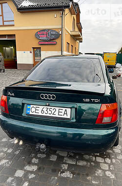 Седан Audi A4 1996 в Самборе