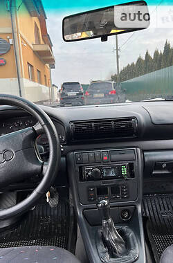 Седан Audi A4 1996 в Самборе