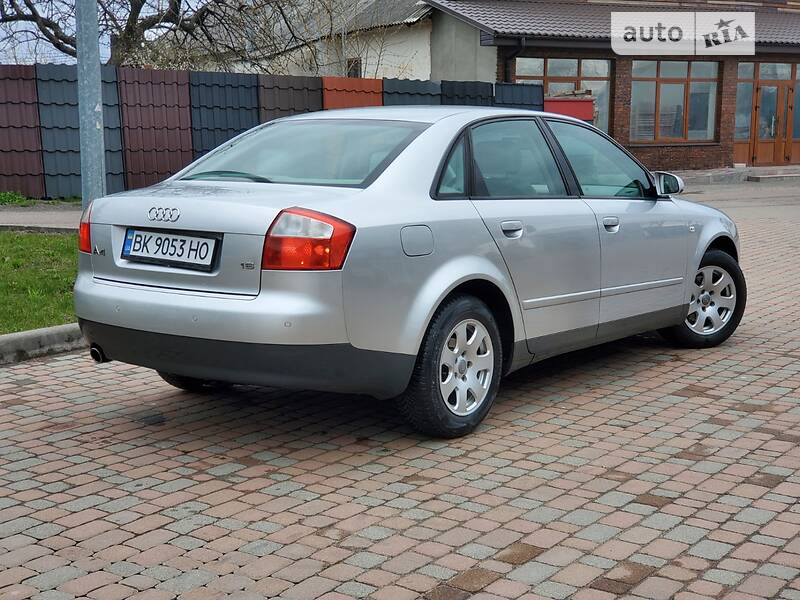 Седан Audi A4 2003 в Сарнах