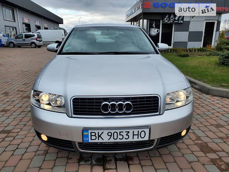 Седан Audi A4 2003 в Сарнах
