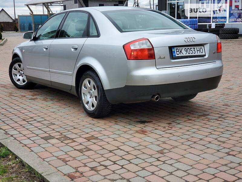 Седан Audi A4 2003 в Сарнах