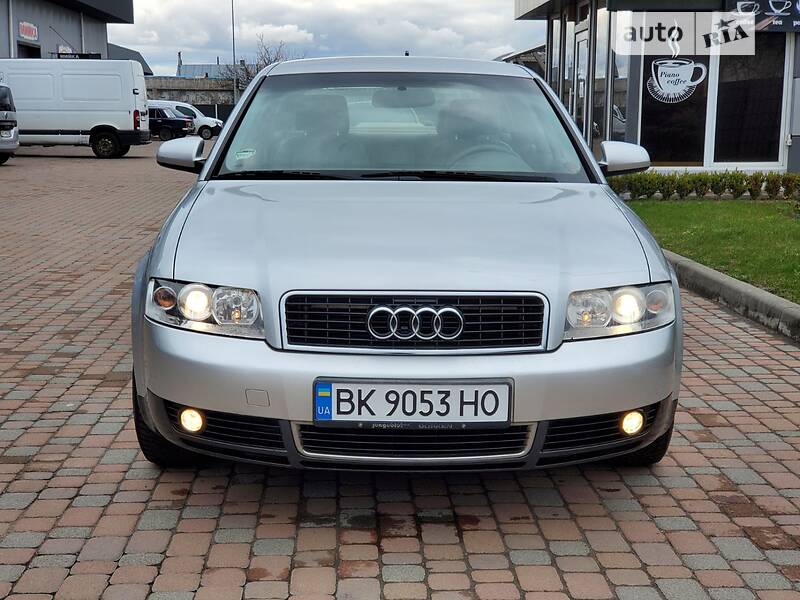 Седан Audi A4 2003 в Сарнах