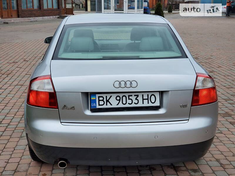 Седан Audi A4 2003 в Сарнах