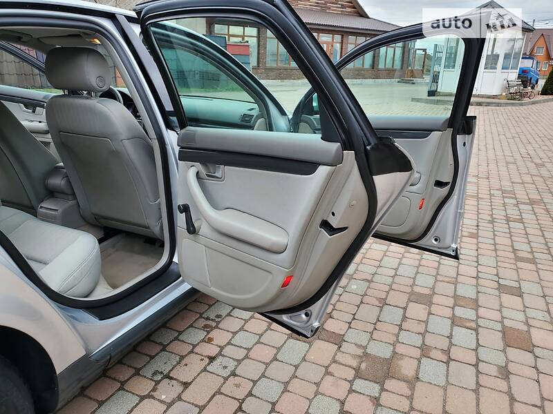 Седан Audi A4 2003 в Сарнах