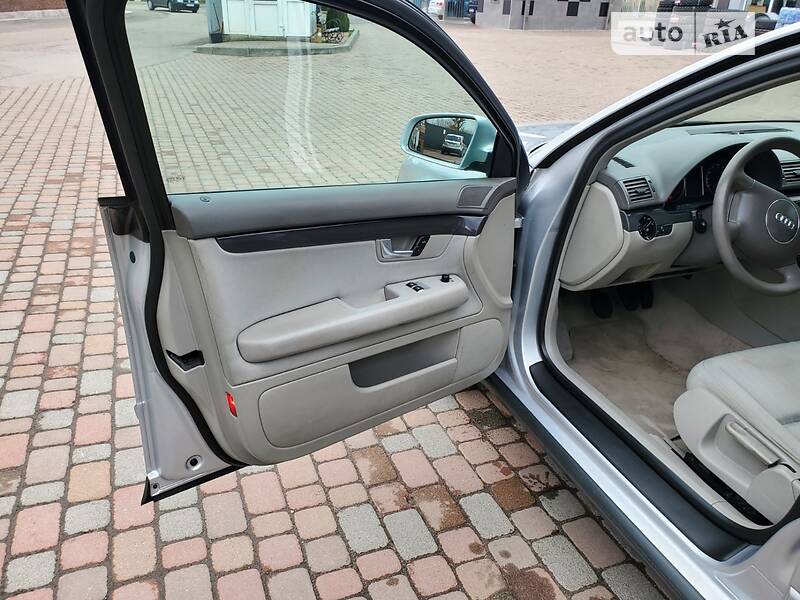 Седан Audi A4 2003 в Сарнах