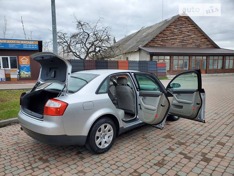 Седан Audi A4 2003 в Сарнах