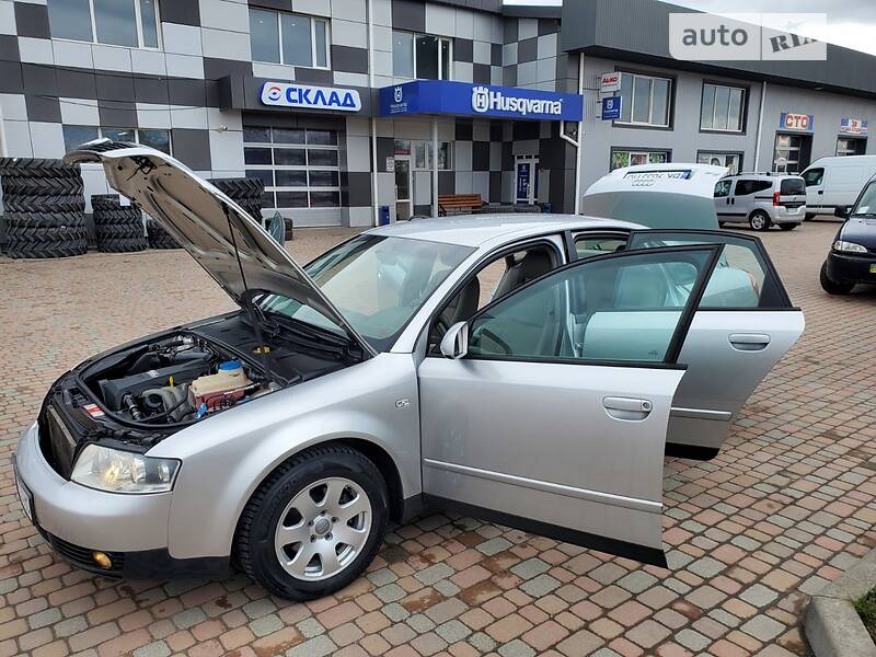 Седан Audi A4 2003 в Сарнах