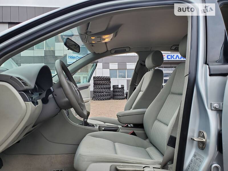Седан Audi A4 2003 в Сарнах