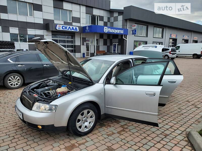 Седан Audi A4 2003 в Сарнах