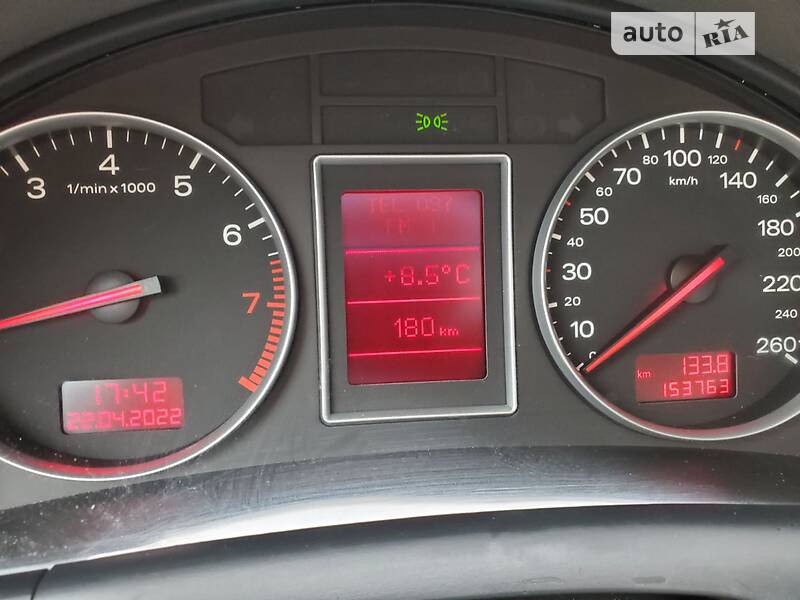 Седан Audi A4 2003 в Сарнах