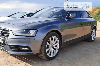 Седан Audi A4 2013 в Одесі